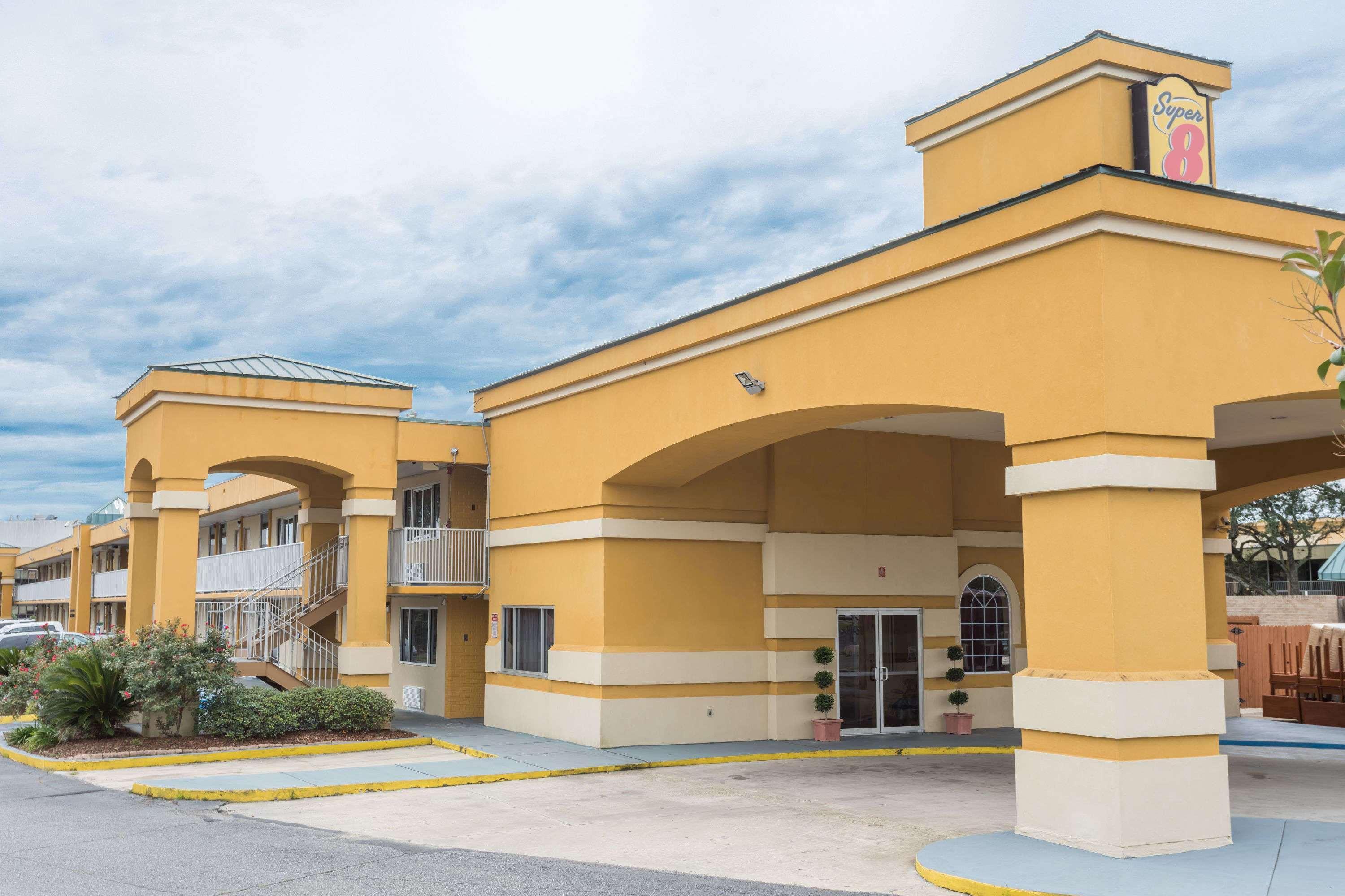 Super 8 By Wyndham Baton Rouge/I-10 Motel Exterior photo